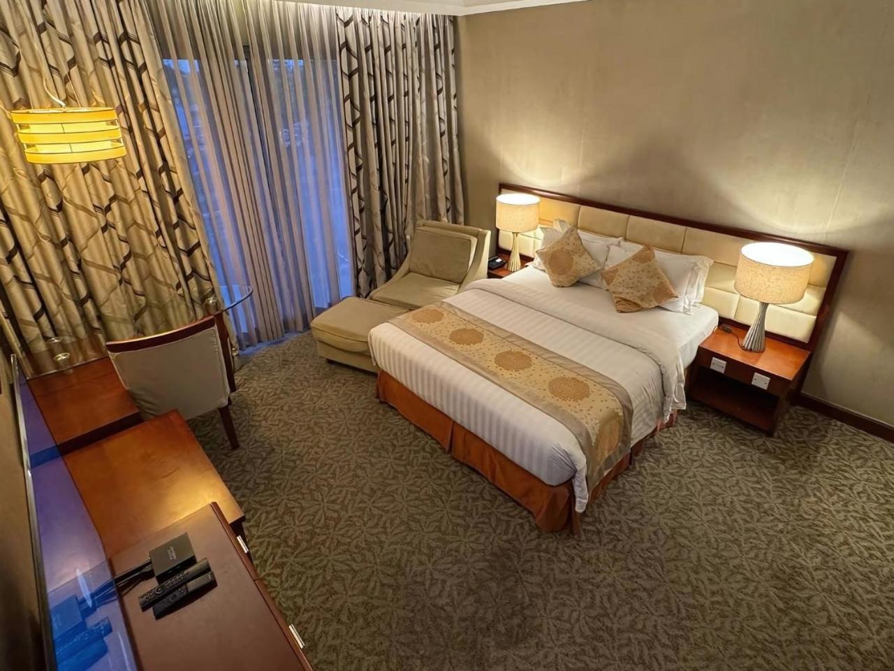 The Avenue Plaza Hotel Naga  Ngoại thất bức ảnh