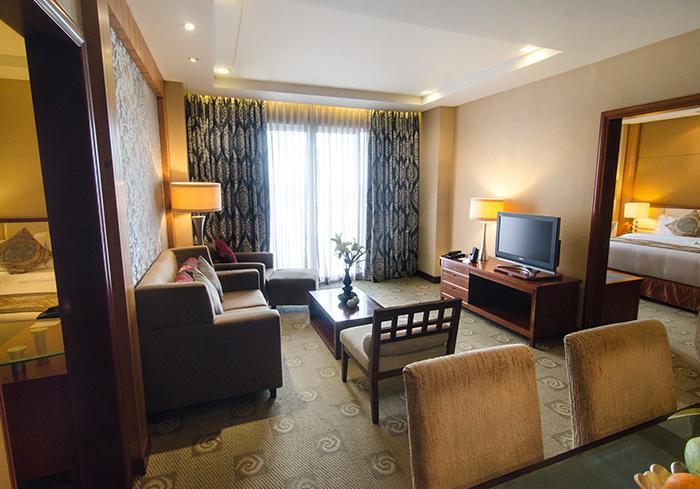 The Avenue Plaza Hotel Naga  Ngoại thất bức ảnh