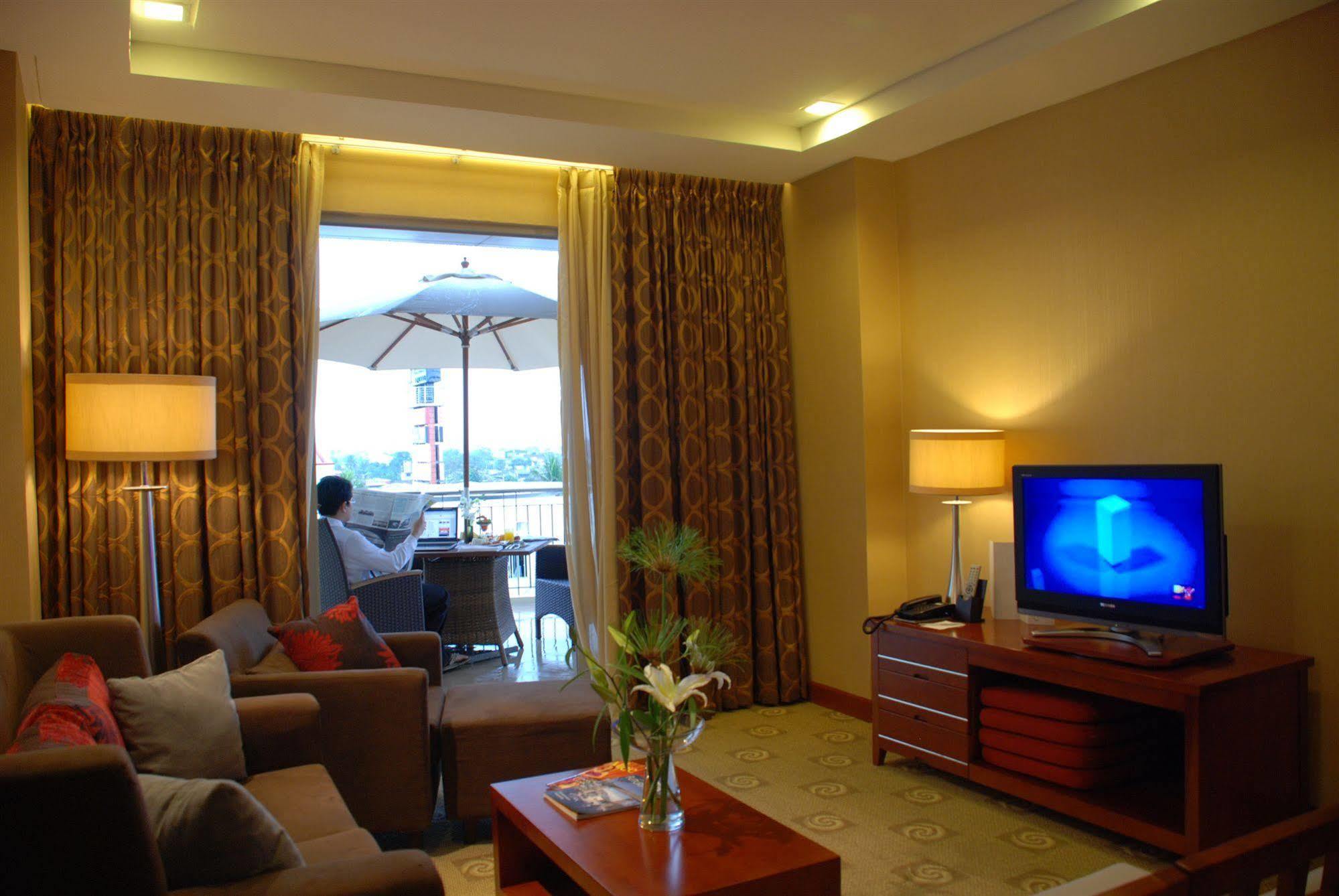 The Avenue Plaza Hotel Naga  Ngoại thất bức ảnh